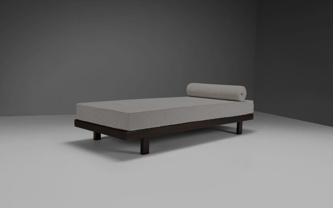 Minimalist Daybed by Jorge Zalszupin for L’atelier